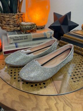 Forever Comfort Silver Rhinestone Ballet Flats Size 7 Sparkle Bridal Shoes